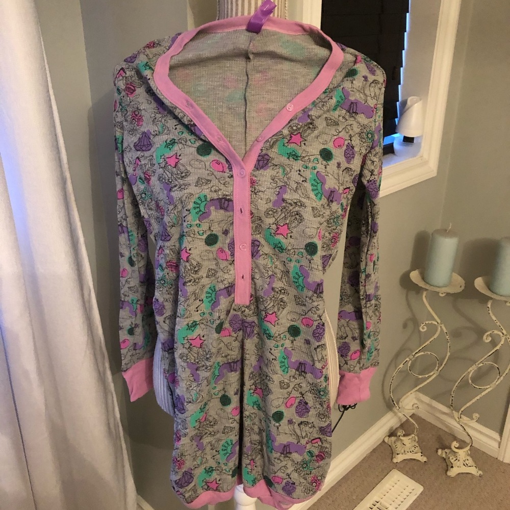 Nomad Loungewear Shorts Romper (Sz M)